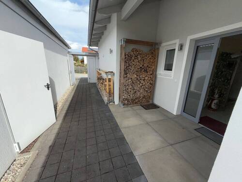 Zugang zur Hauseingang - 4 Zimmer Bungalow zum Kaufen in Malching