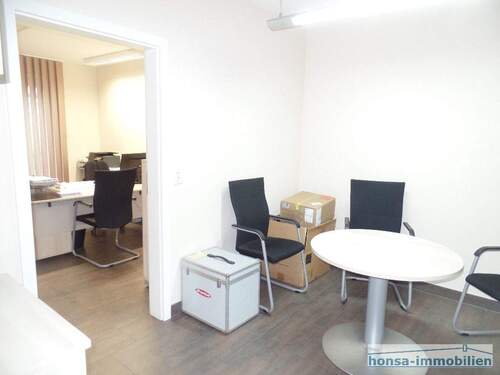 Büro 1 mit Terrasse und Vorflur/ Besprechungsraum (Erdgeschoss) - 