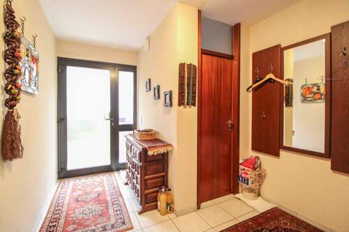 Eingangsbereich - 5 Zimmer Reihenendhaus zum Kaufen in Leinfelden-Echterdingen