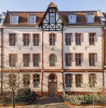 Straßenansicht - Vermietete Altbauwohnung mit Gartenanteil in begehrter Lage von Babelsberg