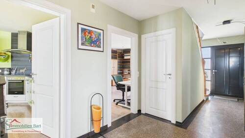 Diele EG - 6 Zimmer Bauernhaus, Landhaus zum Kaufen in Freudenburg