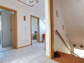 Flur und Treppe OG - 