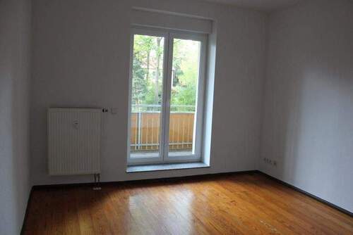 Schlafzimmer - Dölitz-Dösen*tolle 2 Raum-Wohnung mit Balkon * Dielenfußboden* Tageslichtbad* EBK abkaufbar
