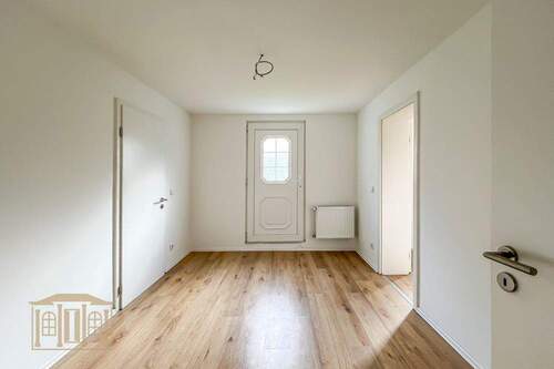 Diele mit Ausgang in den Garten EG - 