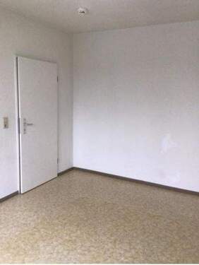 Wohnzimmer - 2 Zimmer Etagenwohnung in Neubrandenburg