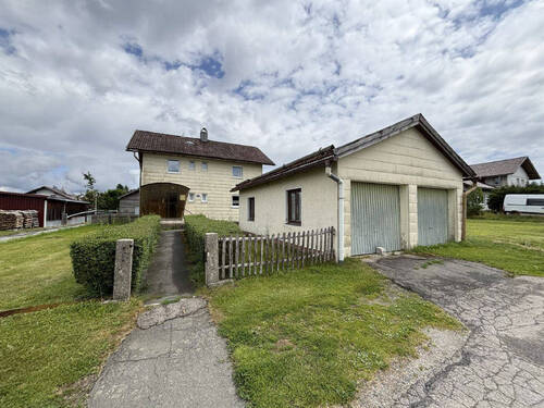 freistehende Doppelgarage - 7 Zimmer Einfamilienhaus in Grafenau