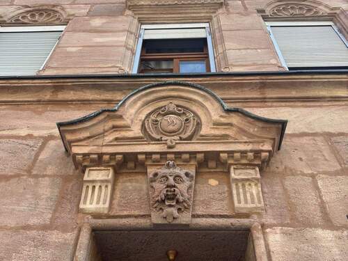 Hausansicht - Top saniert & bezugsfrei: Charmante 2-Zimmer-Wohnung in St. Johannis (provisionsfrei)
