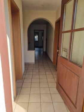Eingang, Blick Richtung Wohnzimmer - 