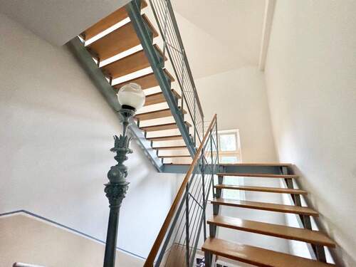 Treppenhaus - 4 Zimmer Etagenwohnung in Dresden