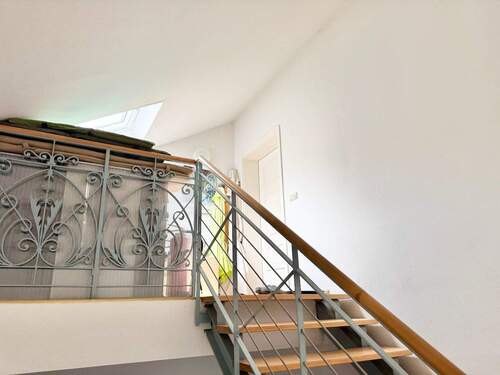 Treppenhaus - Etagenwohnung mit 105,00 m² in Dresden zum Kaufen