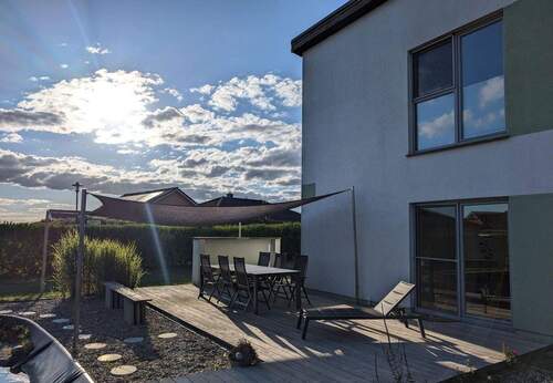 Terrasse mit Sonnensegel - 