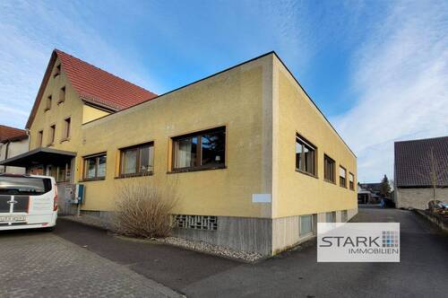 A Straßenseite (2).jpg - 1 Zimmer Mehrfamilienhaus, Wohnhaus zum Kaufen in Kleinrinderfeld