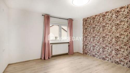 1. OG Schlafzimmer 1 - 