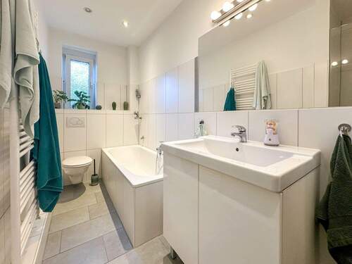 modernes Dusch- & Wannenbad - 