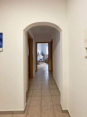 Flur - Etagenwohnung mit 77,00 m&sup2; in Radebeul zum Kaufen