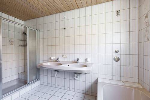 Badezimmer - Etagenwohnung mit 83,00 m&sup2; in Pleidelsheim zum Kaufen