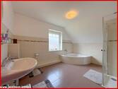 Badezimmer im Dachgeschoss - 
