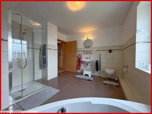 Badezimmer im Dachgeschoss - 