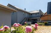 Das gepflegte Winkelhaus mit 3 Wohneinheiten - 7 Zimmer Mehrfamilienhaus, Wohnhaus zum Kaufen in Mönchgut