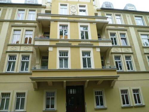 Hausansicht - helle, ruhig gelegene 1 Raum Wohnung