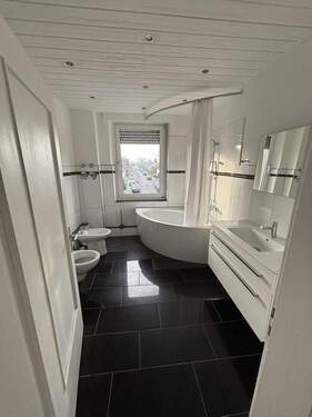 Badezimmer - 3 Zimmer Etagenwohnung zum Kaufen in Moers