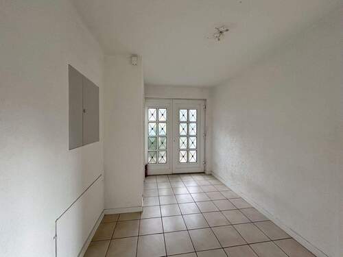 Hauseingang - Einfamilienhaus mit 186,00 m&sup2; in Eppstein / Vockenhausen zur Miete