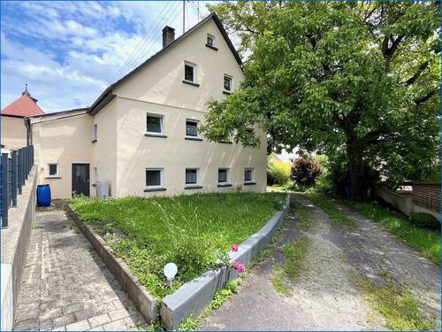 Zufahrt - Neu saniertes Einfamilienhaus mit großer Scheune und idyllischem Grundstück - kurzfristig Verfügbar!