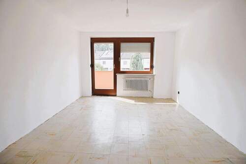 1. OG Schlafzimmer mit Balkon - 