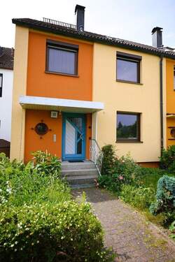Vorderseite mit Haustür - 