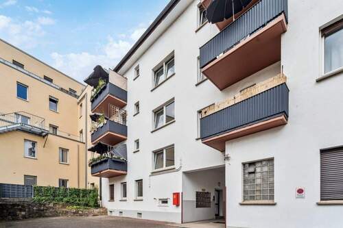 Hofansicht aktuell - 4 Zimmer Etagenwohnung in Hofheim