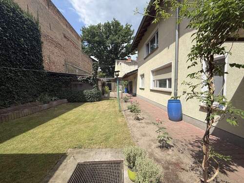 Ansicht Innenhof - Mehrfamilienhaus, Wohnhaus mit 150,00 m&sup2; in Golßen zum Kaufen