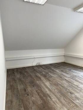 Büro Schräge.jpeg - 