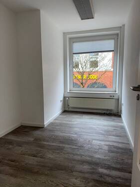 Büro klein (2).jpeg - 