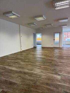 große Fläche (2).jpeg - 4 Zimmer Büro in Syke