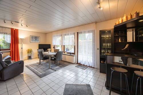 helles Wohnzimmer - Doppelhaushälfte mit 129,00 m&sup2; in Rellingen zum Kaufen