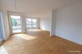 Offener Wohn-, Ess- und Küchenbereich - Penthouse: 2-Zi. ETW mit 2 TG-Stellplätzen Nürnberg - Süd Wohnung kaufen