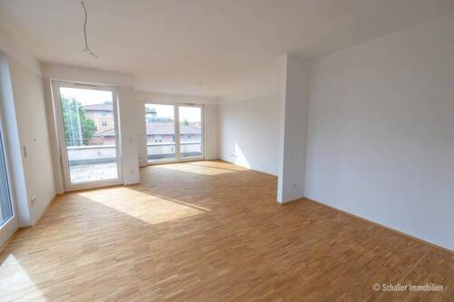 Offener Wohn-, Ess- und Küchenbereich - Penthouse: 2-Zi. ETW mit 2 TG-Stellplätzen Nürnberg - Süd Wohnung kaufen