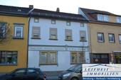 Vorderansicht - Stadthaus mit Dachterrasse - 75.000,00&nbsp;EUR Kaufpreis, ca.&nbsp; 120,00&nbsp;m&sup2;&nbsp;Wohnfl&auml;che