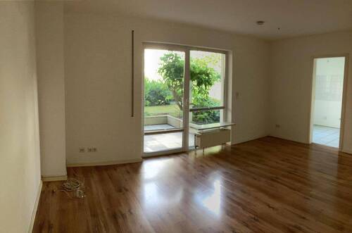 Wohnzimmer, Blick Terrasse - H.-Zooviertel, Charmante 2 Zi.-HPW, 50,5 m2, Terr. SW incl. TG-Stellpl.
