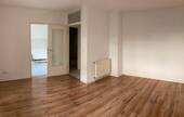 Wohnzimmer, Blick Küche/Flur - 2 Zimmer Terrassenwohnung zum Kaufen in Hannover