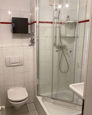 Bad mit Dusche - 2 Zimmer Terrassenwohnung in Hannover