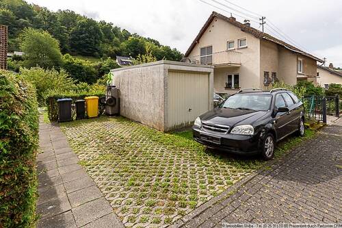 Garage neben dem Haus - 