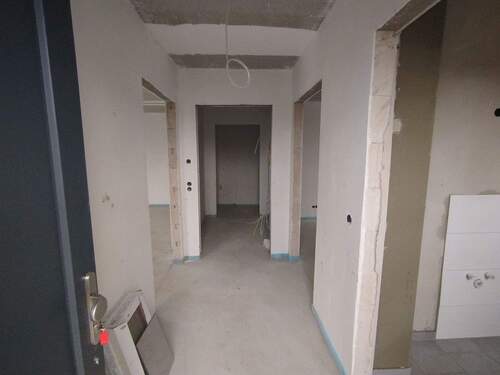 Eingangsbereich / Flur - 2 Zimmer Etagenwohnung zur Miete in Boren