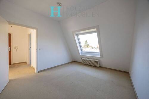 Schlafzimmer mit großem Fenster - 