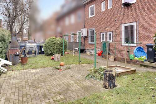 Gartenfläche - Mehrfamilienhaus, Wohnhaus in Kiel