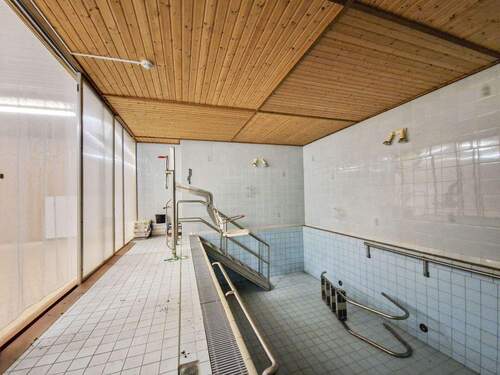 Schwimmbad im Keller - 