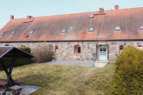 Garten mit Eingangsbereich - Zeitloses Wohnen im charmanten Feldstein-Ambiente in Vollrathsruhe-Hallalit