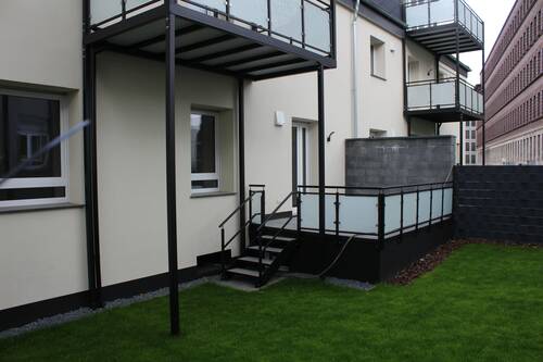 Terrasse + Garten Haus 2 - 3 Zimmer Etagenwohnung in Duisburg