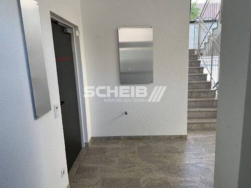 Ihr Eingang mit Werbetafel - 