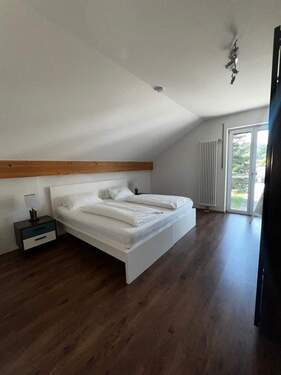 Schlafzimmer DG - Mehrfamilienhaus, Wohnhaus mit 450,00 m&sup2; in Bad Birnbach zum Kaufen